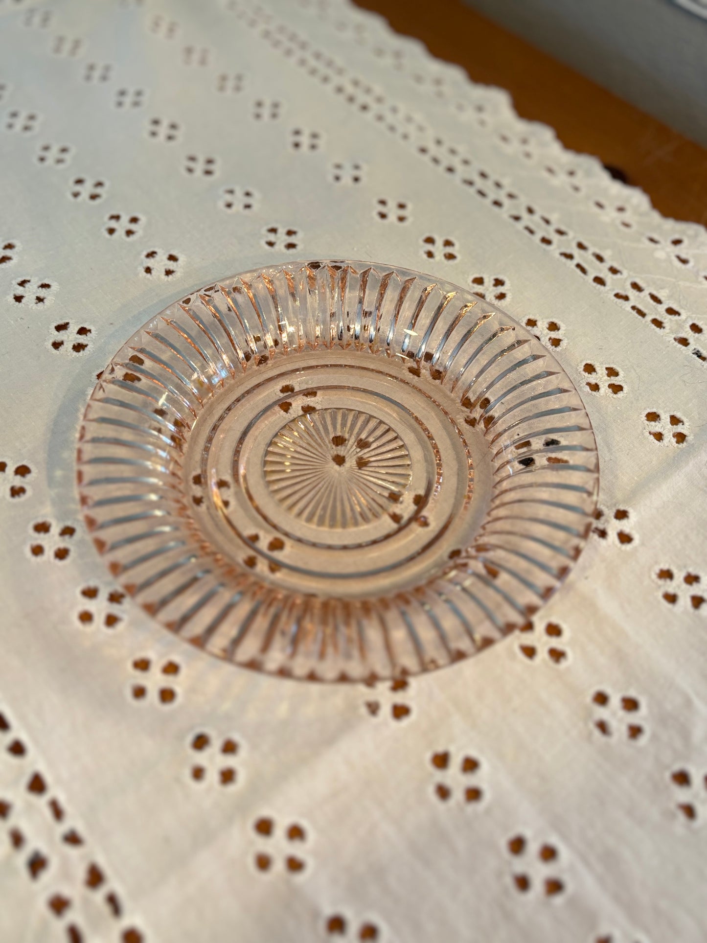 Vintage Pink Depression Glass Ribbed Dinner Plate – Art Deco Sunburst Design *