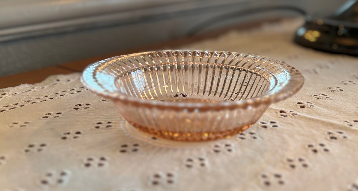 Vintage Pink Depression Glass Ribbed Serving Bowl – Art Deco Design *