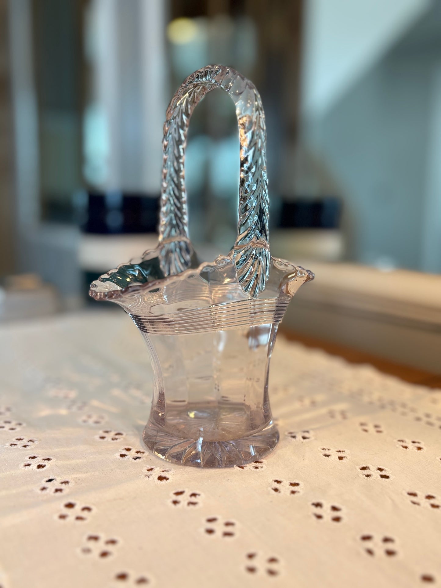 Vintage Pink Depression Glass Basket – Etched Floral & Woven Handle Design *