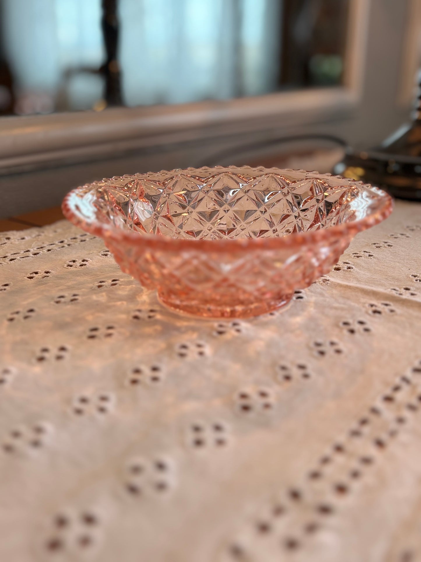Vintage Pink Depression Glass Diamond-Cut Serving Bowl – Elegant Faceted Design *