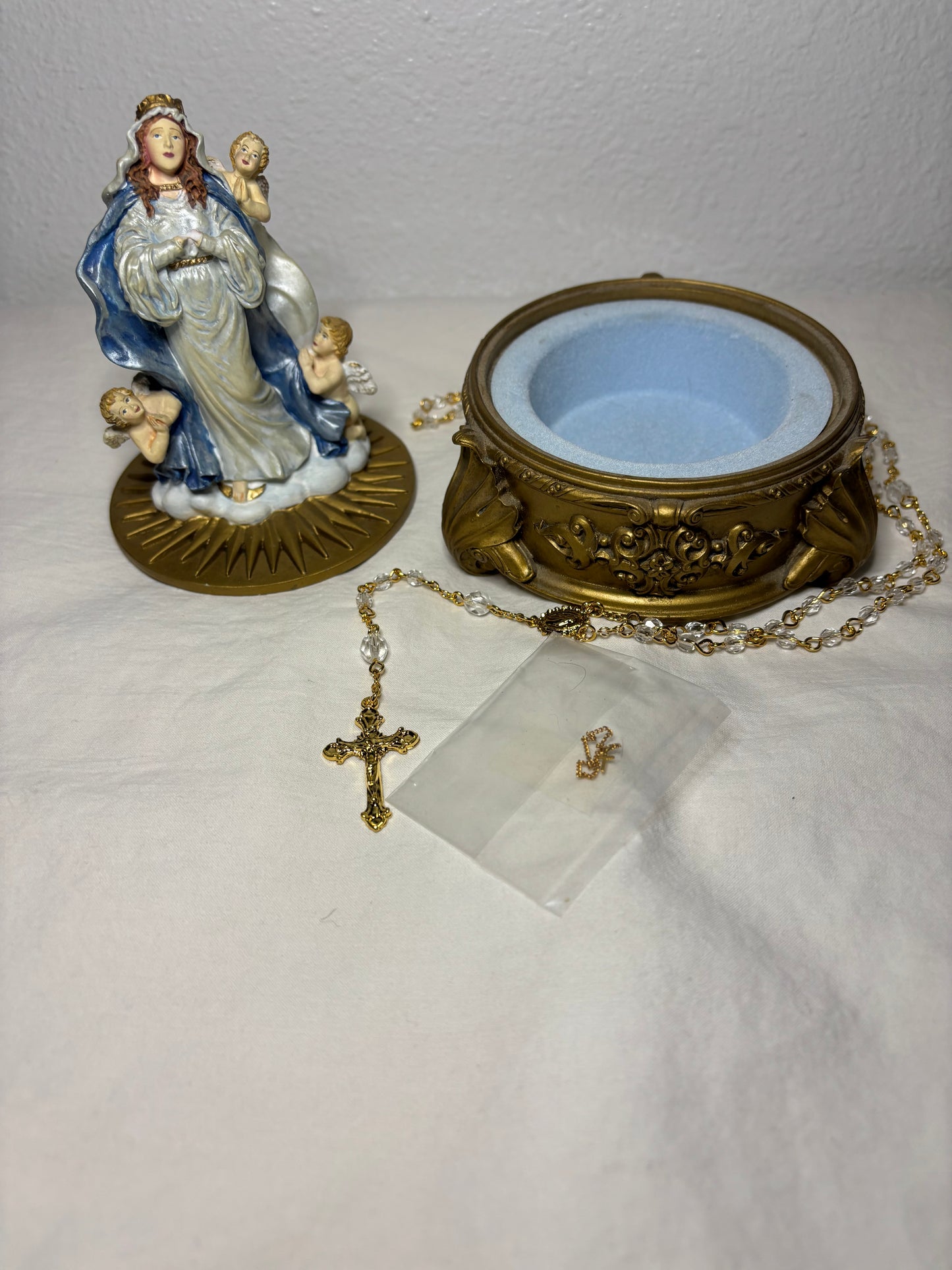 Franklin Mint Our Lady of the Rosary - Keepsake Box #Z6991 – Hidden Rosary & Cross – Religious Figurine with Storage