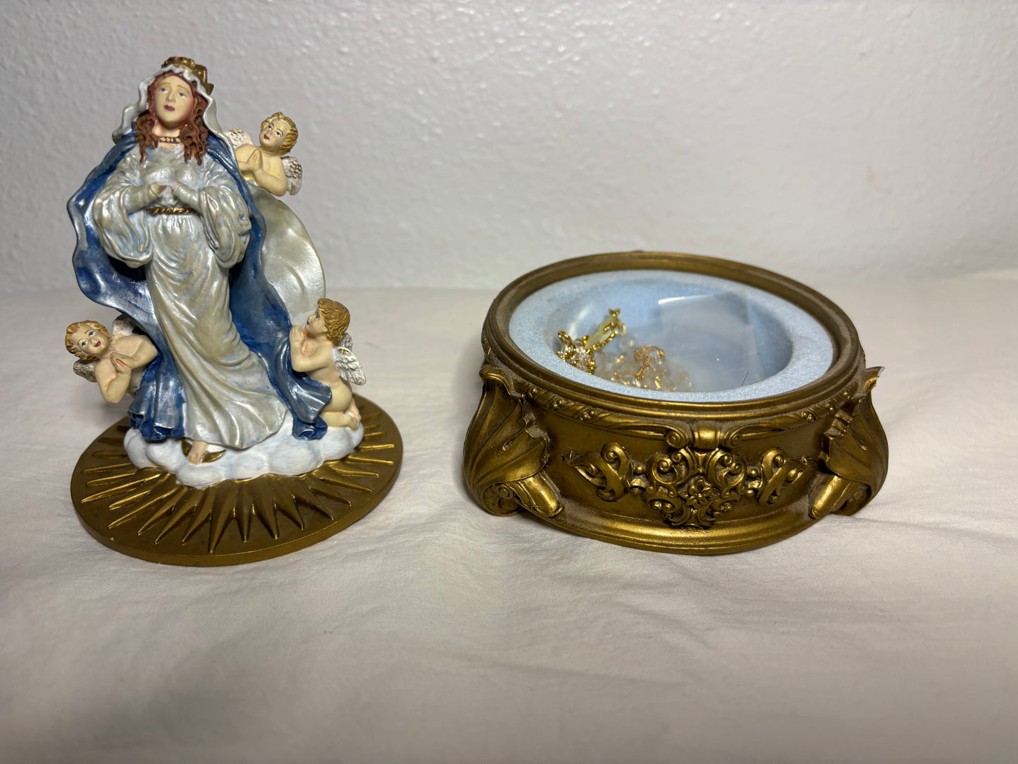 Franklin Mint Our Lady of the Rosary - Keepsake Box #Z6991 – Hidden Rosary & Cross – Religious Figurine with Storage