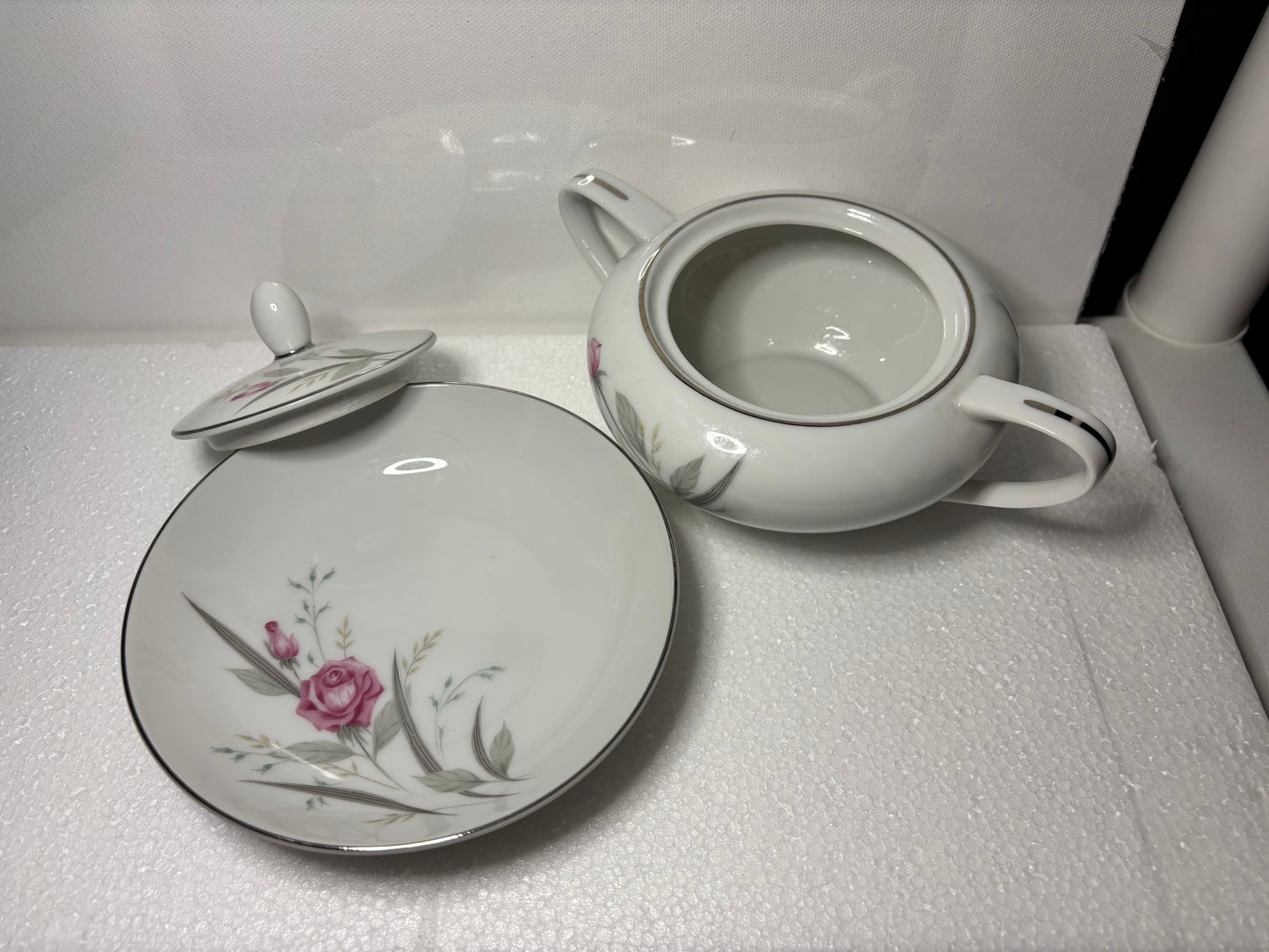 Windsor Rose China Gravy Boat – Pink Floral & Silver Trim, 6.5"