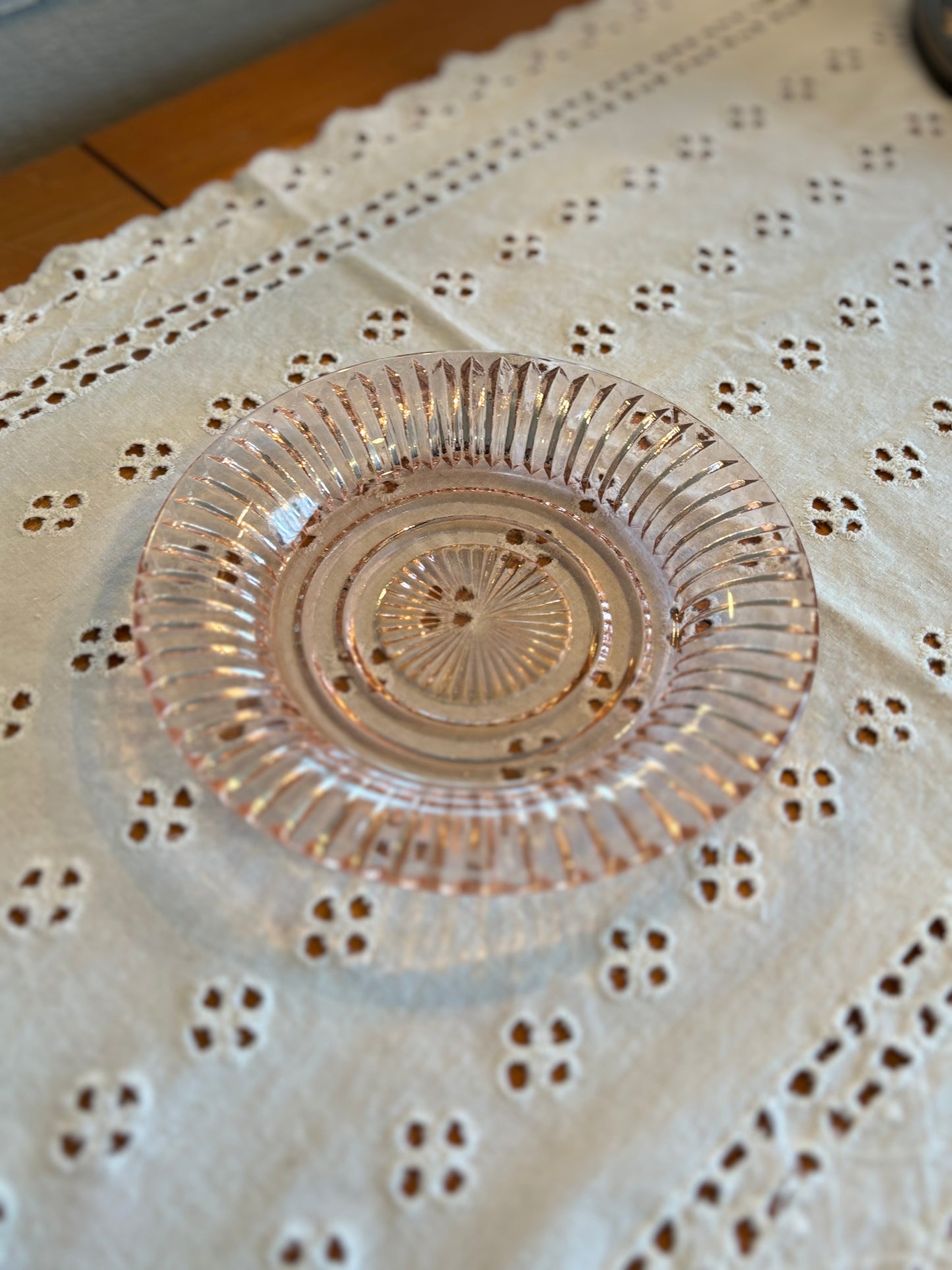 Vintage Pink Depression Glass Ribbed Dinner Plate – Art Deco Sunburst Design *