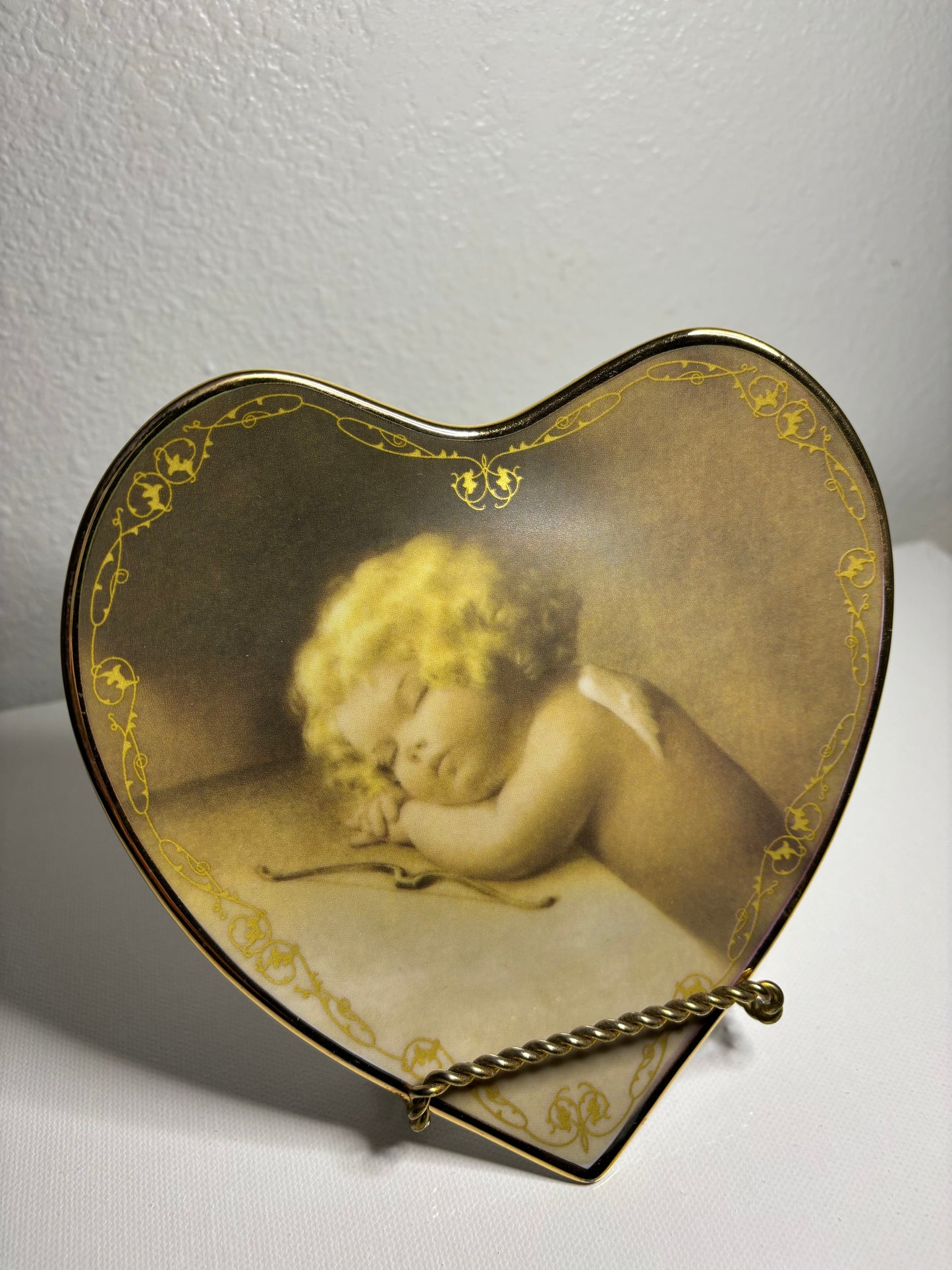 Vintage Heart-Shaped Plate with Cherub Artwork – 6"x6"x1.5"