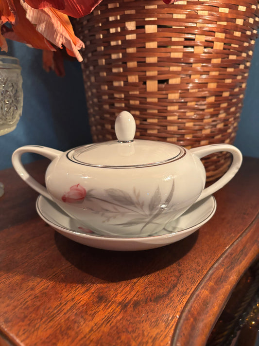 Windsor Rose China Gravy Boat – Pink Floral & Silver Trim, 6.5"