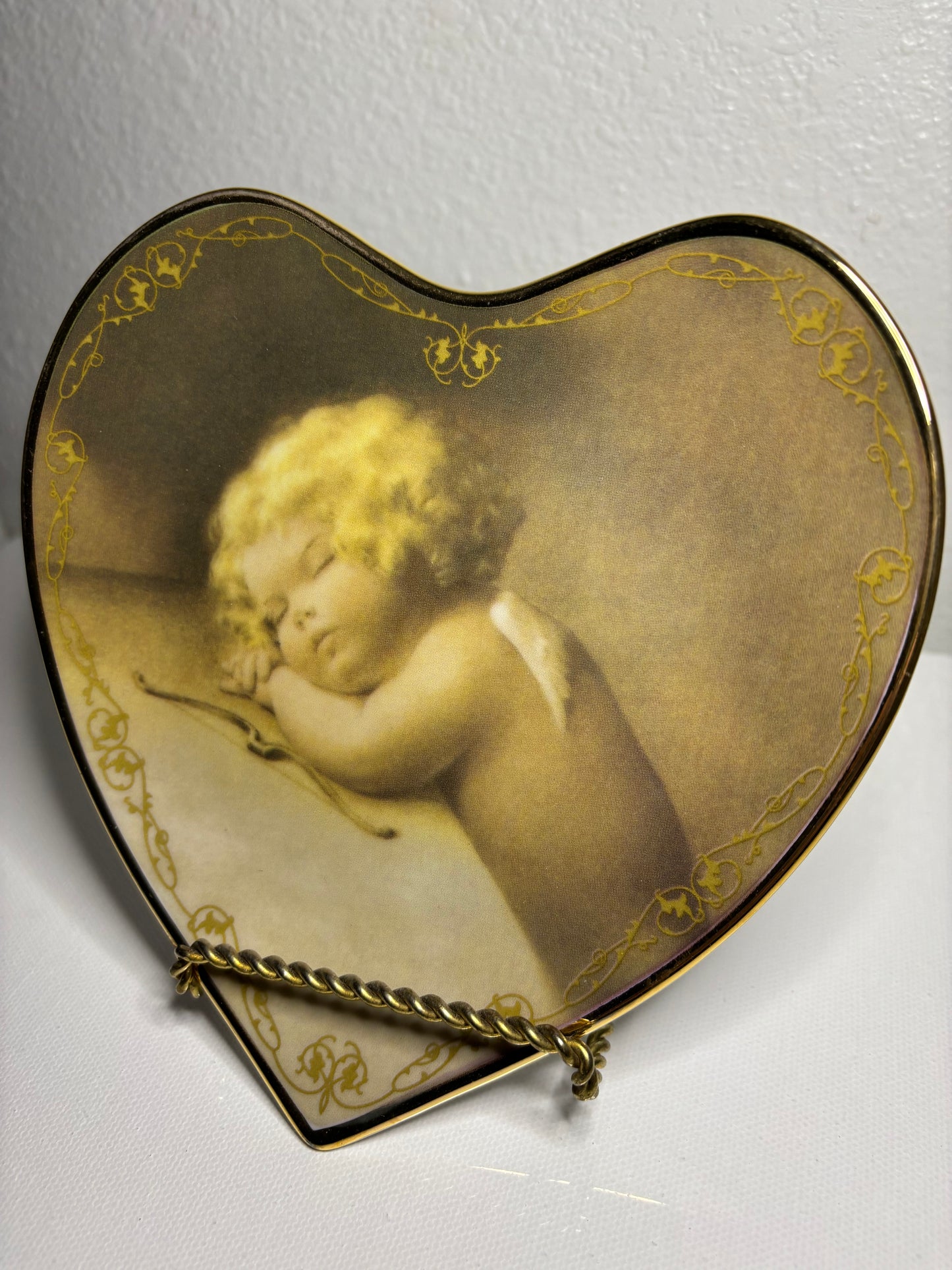 Vintage Heart-Shaped Plate with Cherub Artwork – 6"x6"x1.5"