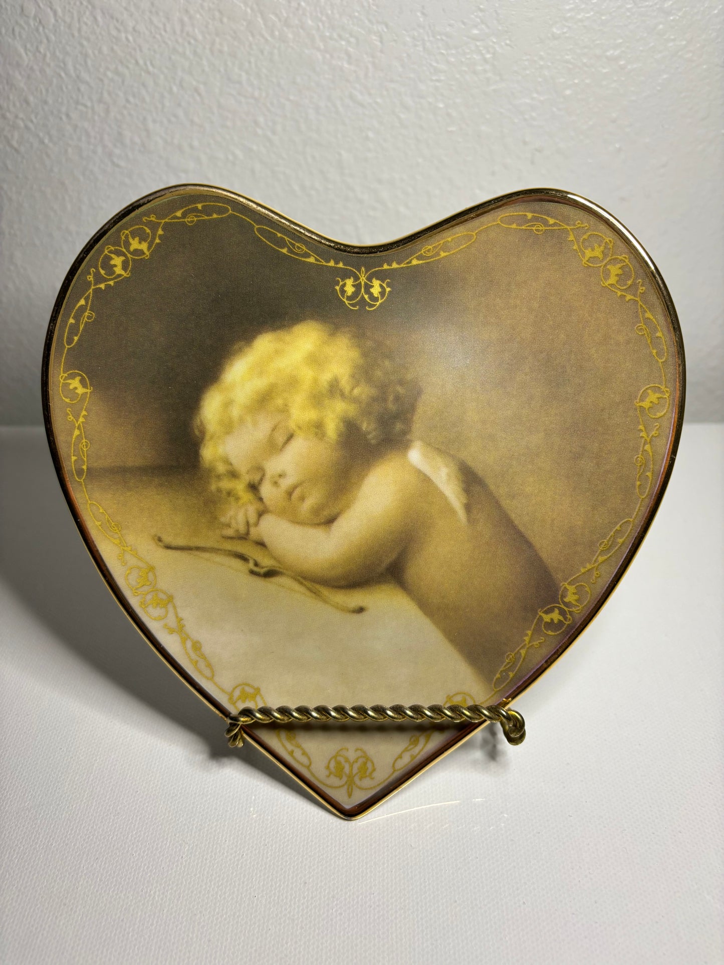 Vintage Heart-Shaped Plate with Cherub Artwork – 6"x6"x1.5"