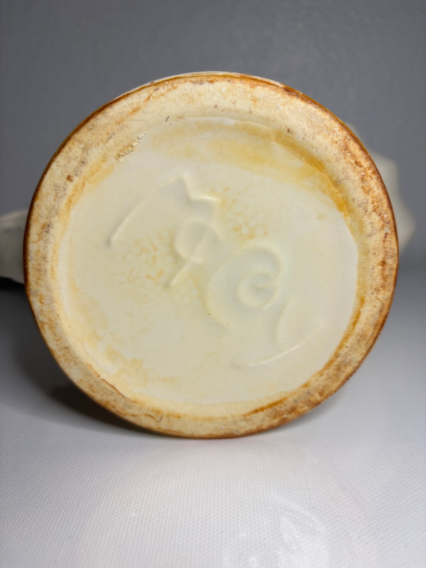 Vintage Ivory Pedestal Shell Bowl with Ornate Handle – 8"x4"x6"