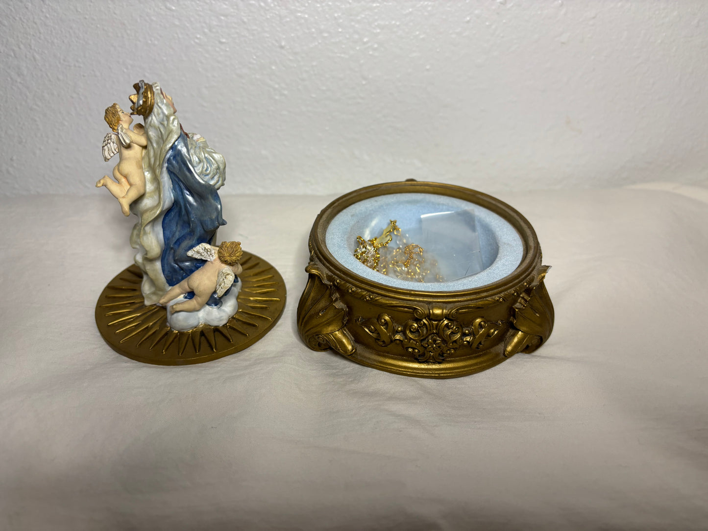 Franklin Mint Our Lady of the Rosary - Keepsake Box #Z6991 – Hidden Rosary & Cross – Religious Figurine with Storage