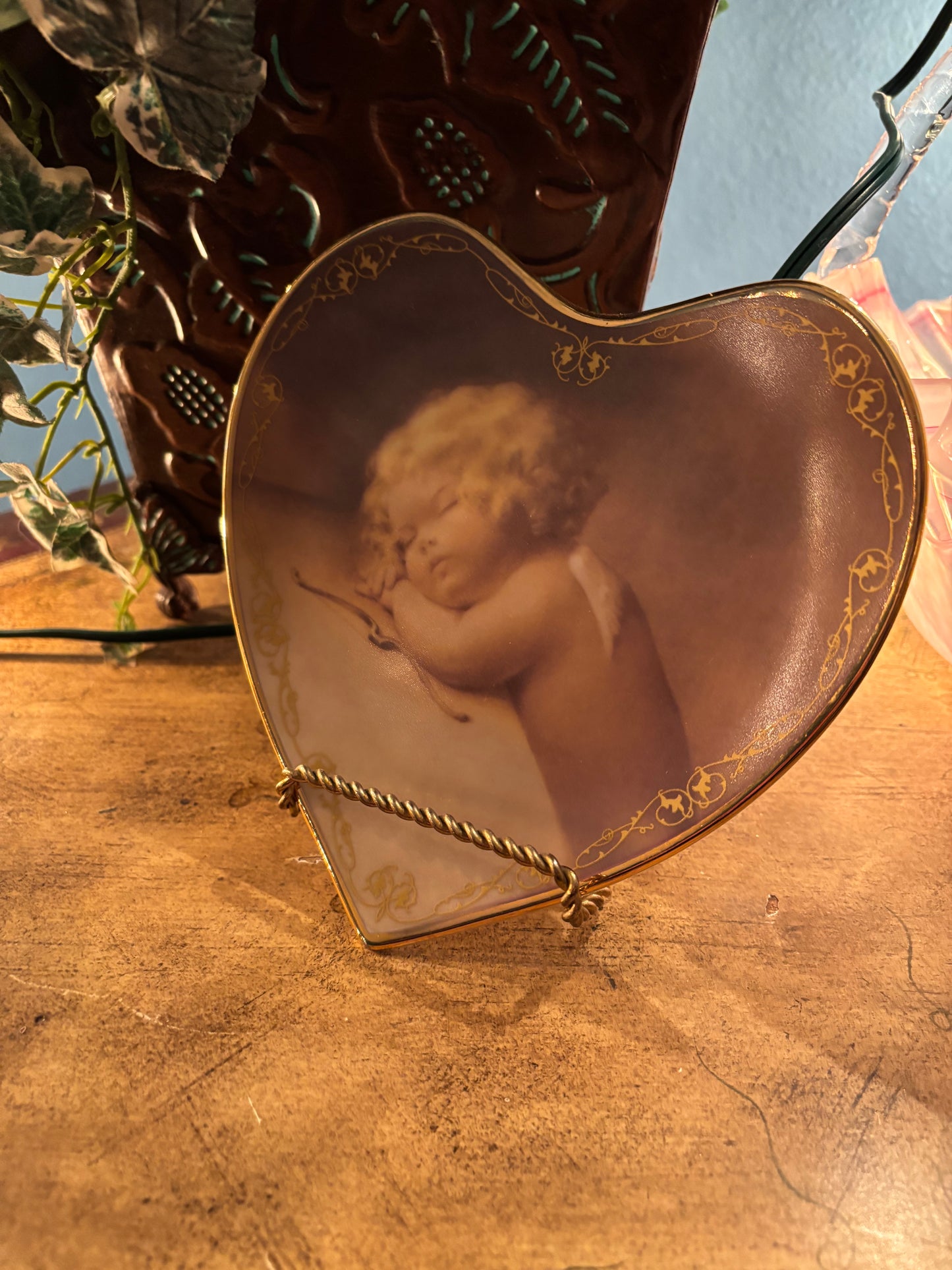Vintage Heart-Shaped Plate with Cherub Artwork – 6"x6"x1.5"